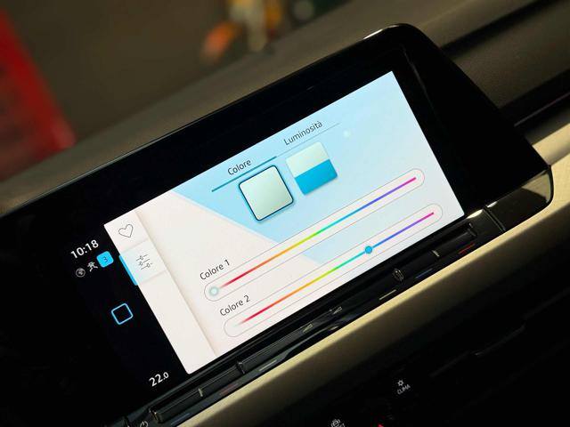 VOLKSWAGEN Golf usata, con USB