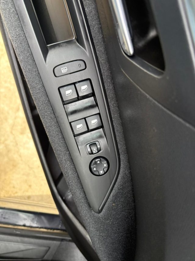 PEUGEOT 3008 usata, con Servosterzo