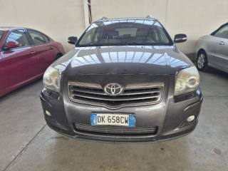 TOYOTA Avensis usata, con Airbag