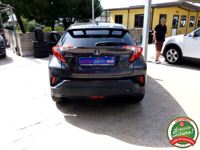 TOYOTA C-HR usata, con Autoradio