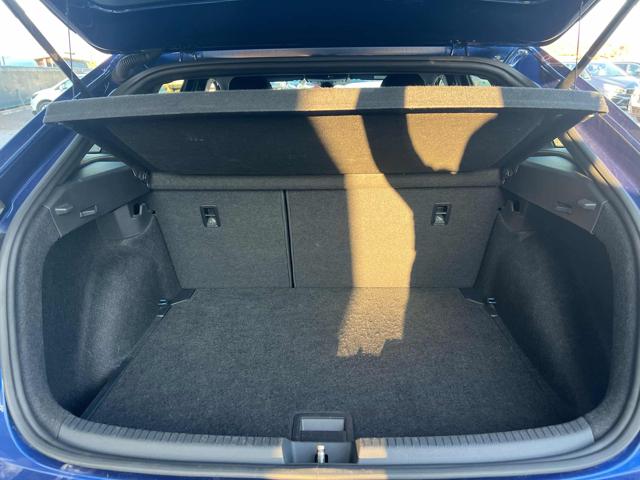 VOLKSWAGEN Taigo usata, con Controllo automatico clima