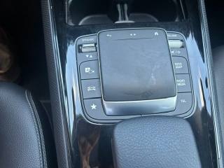 MERCEDES-BENZ GLA 200 usata, con Park Distance Control