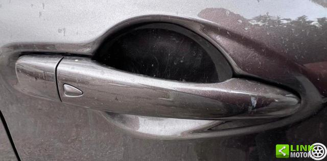 NISSAN Qashqai usata, con Fari LED