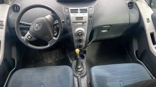 TOYOTA Yaris usata, con Autoradio
