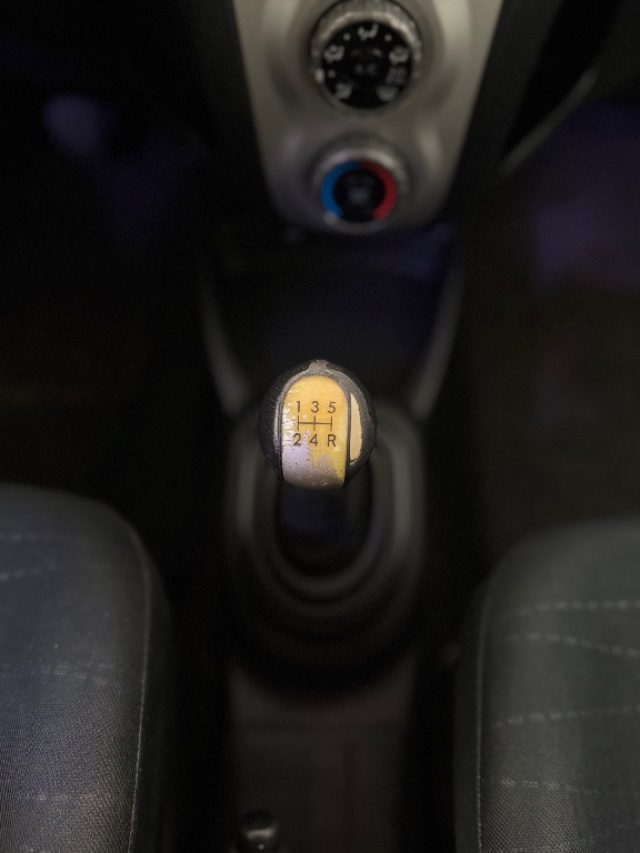 TOYOTA Yaris usata 13