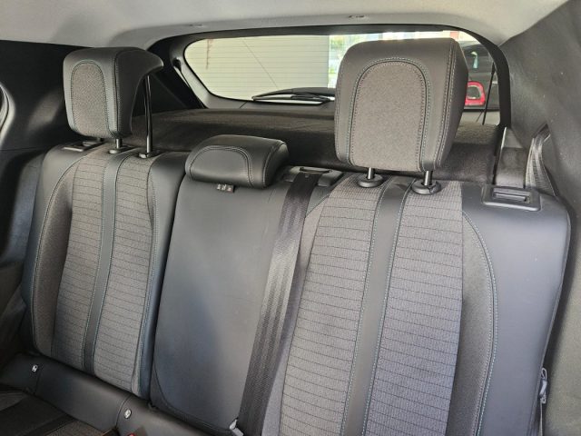 PEUGEOT 2008 usata, con Volante in pelle