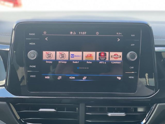 VOLKSWAGEN T-Roc usata, con USB