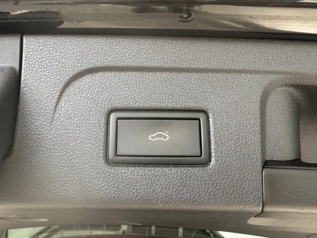 VOLKSWAGEN Touran usata, con Portellone posteriore elettrico