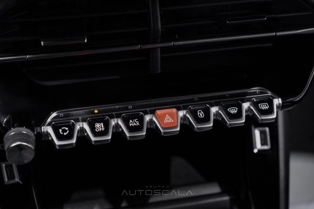 PEUGEOT 2008 usata, con Sistema di navigazione