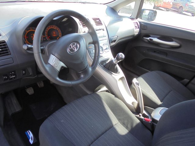 TOYOTA Auris usata 15