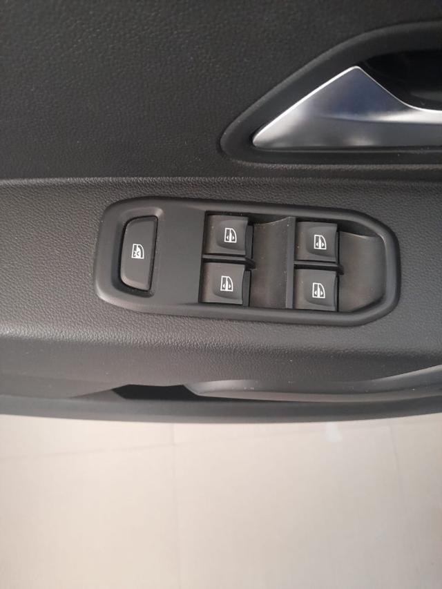 DACIA Duster usata, con Touch screen