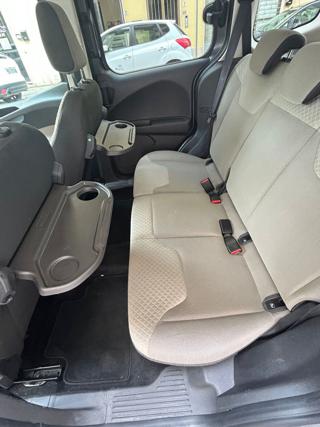 FORD Tourneo Courier usata, con Sedile passeggero ribaltabile