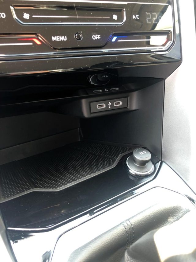 VOLKSWAGEN T-Roc usata, con Isofix