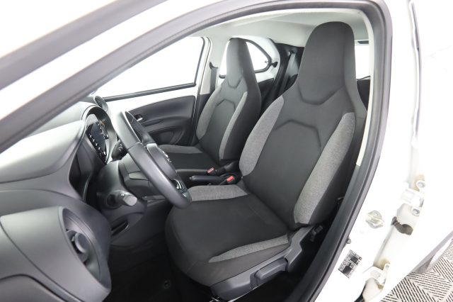 TOYOTA Aygo X usata 2