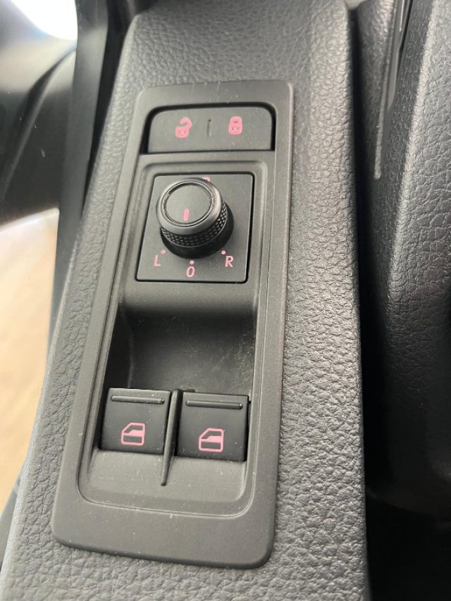 VOLKSWAGEN Caravelle usata, con Bluetooth