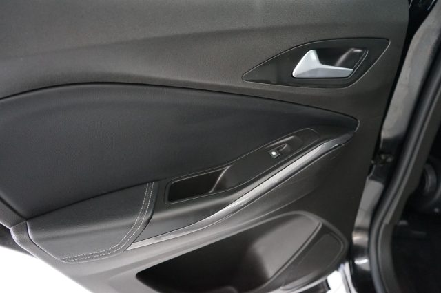 OPEL Grandland X usata, con Luci diurne