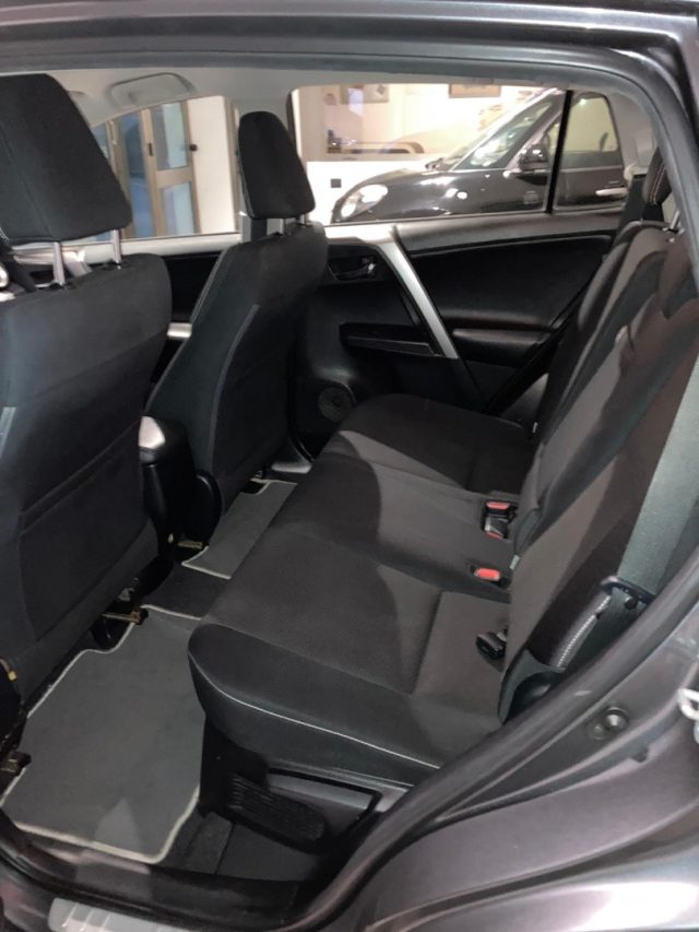 TOYOTA RAV 4 usata, con Bluetooth