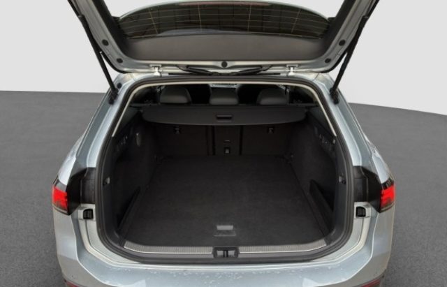 VOLKSWAGEN Passat usata, con Regolazione elettrica sedili