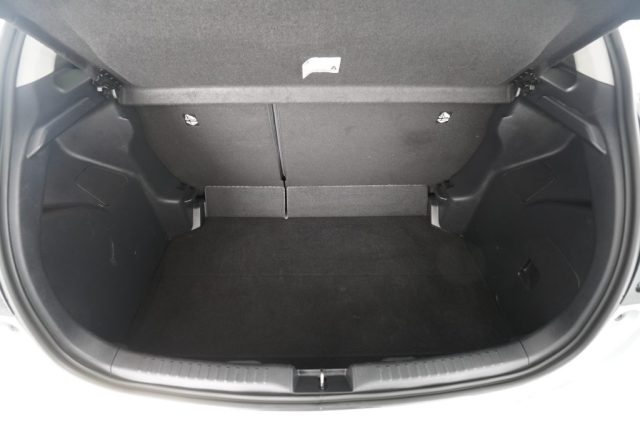 TOYOTA Yaris usata 6