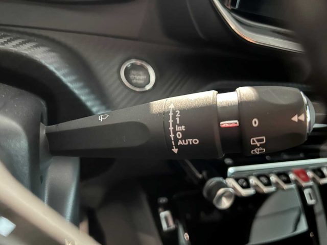 PEUGEOT 2008 usata, con Sensore di luce