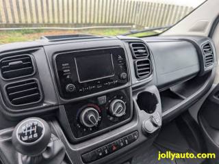 PEUGEOT Boxer usata, con Touch screen