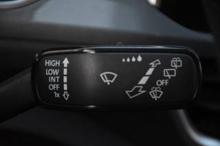 VOLKSWAGEN T-Roc usata, con Leve al volante