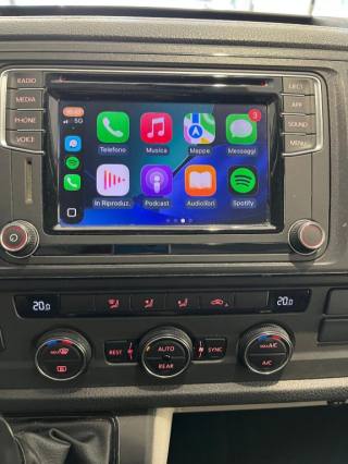 VOLKSWAGEN Caravelle usata, con Touch screen