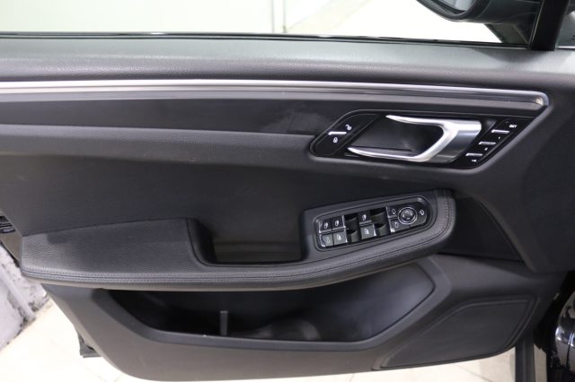 PORSCHE Macan usata, con Volante in pelle