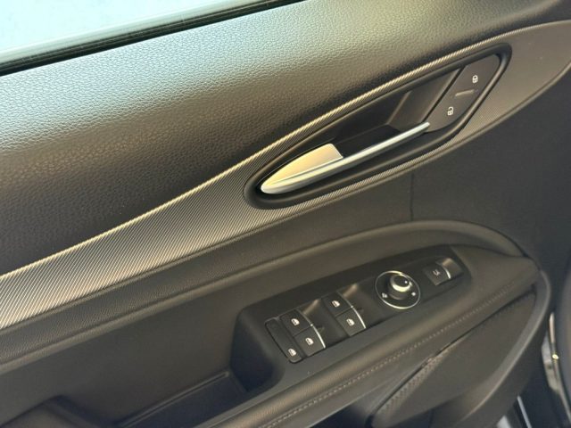 ALFA ROMEO Stelvio usata, con Sensore di luce