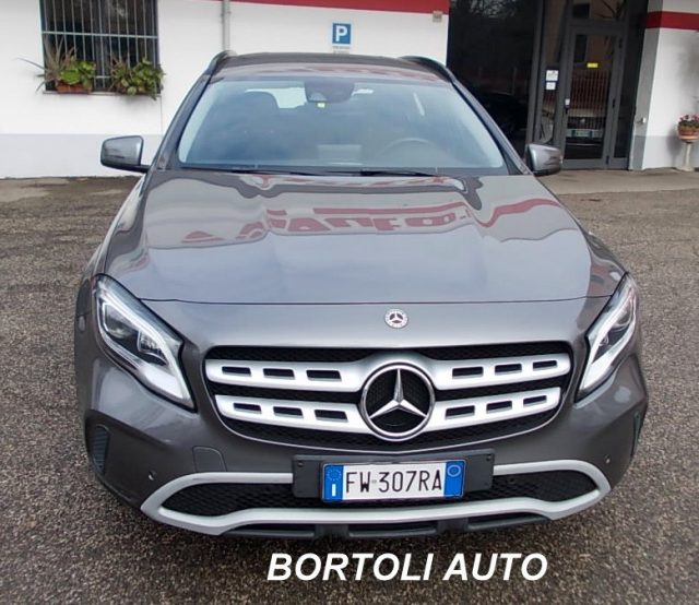 MERCEDES-BENZ GLA 200 usata, con Sensori di parcheggio anteriori