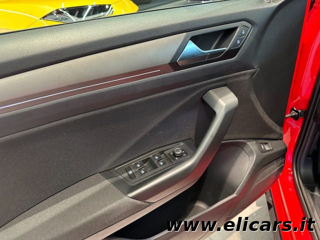 VOLKSWAGEN T-Roc usata, con Controllo automatico clima