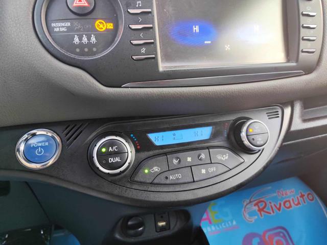 TOYOTA Yaris usata, con Fari LED