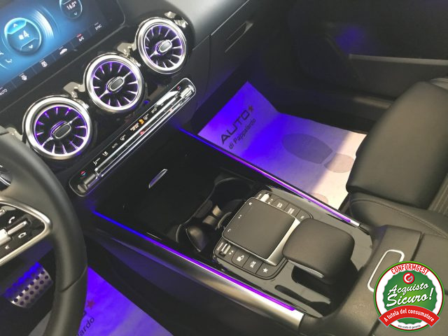 MERCEDES-BENZ GLA 200 usata, con Regolazione elettrica sedili