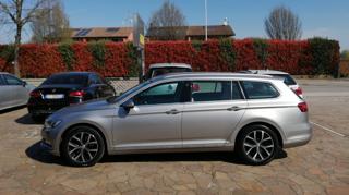 VOLKSWAGEN Passat Variant usata, con Airbag