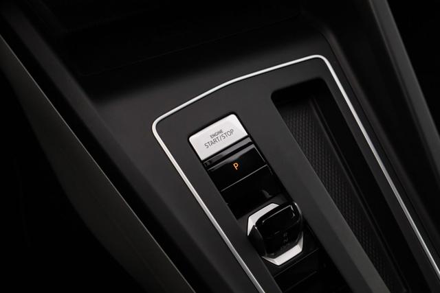 VOLKSWAGEN Golf usata, con Fari Xenon