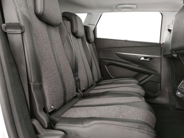 PEUGEOT 5008 usata, con Sistema di navigazione