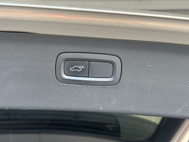 VOLVO XC90 usata, con Sensori di parcheggio posteriori