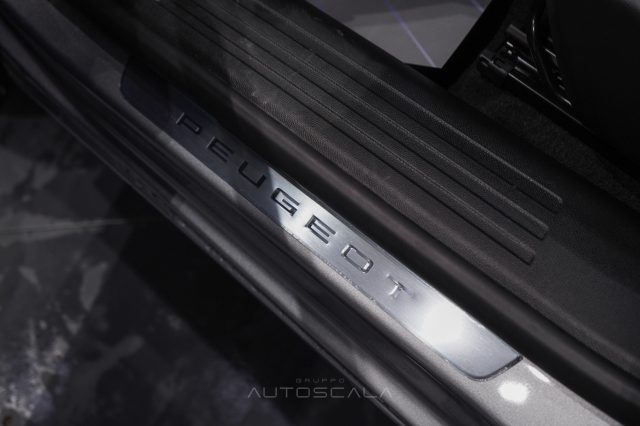 PEUGEOT 2008 usata, con Sistema di navigazione