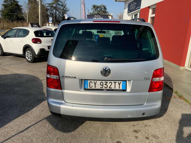 VOLKSWAGEN Touran usata, con Autoradio