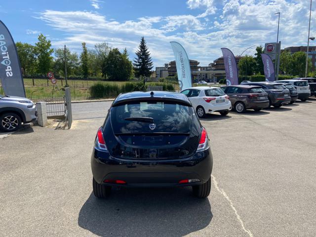 LANCIA Ypsilon usata, con Autoradio