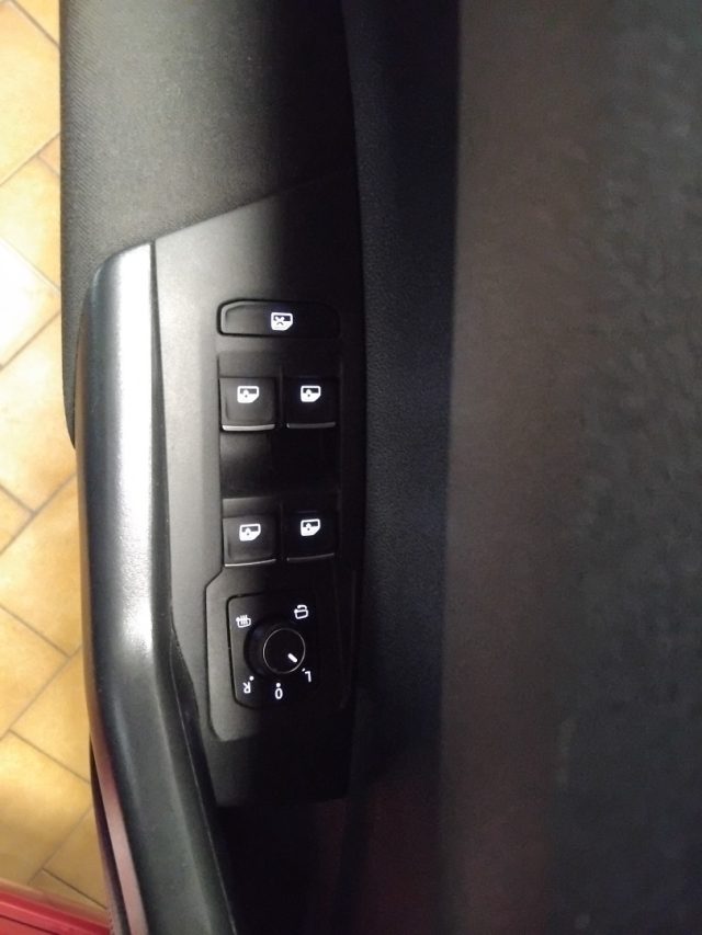 VOLKSWAGEN Taigo usata, con Frenata d