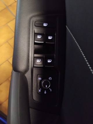 VOLKSWAGEN Tiguan usata, con Fari LED