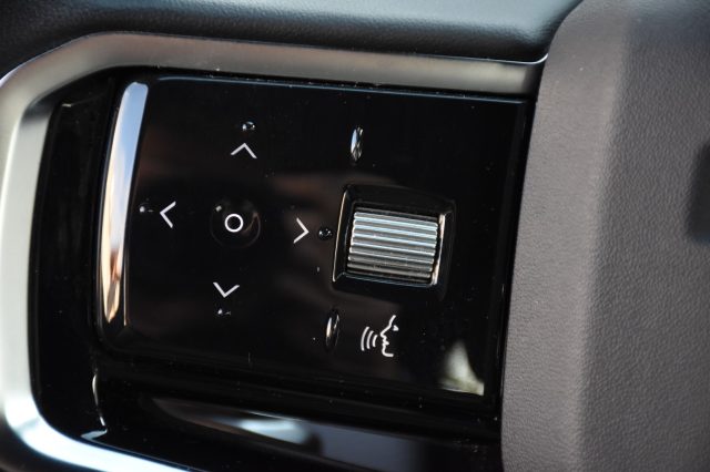 LAND ROVER Discovery Sport usata, con Volante in pelle