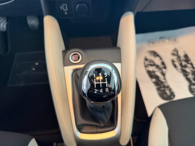 NISSAN Micra usata, con USB