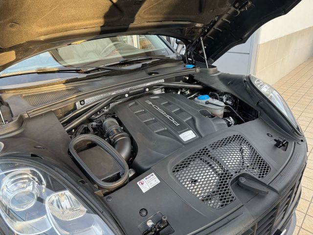 PORSCHE Macan usata, con Sedile posteriore sdoppiato