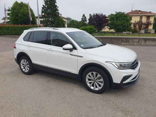 VOLKSWAGEN Tiguan usata, con Autoradio