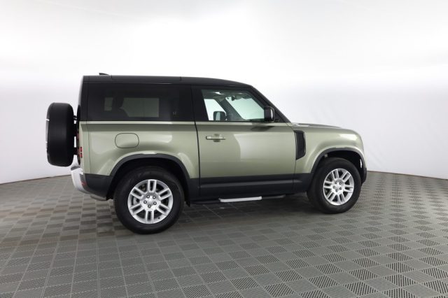 LAND ROVER Defender usata 2