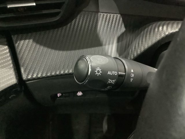 PEUGEOT 208 usata, con Sensori di parcheggio posteriori
