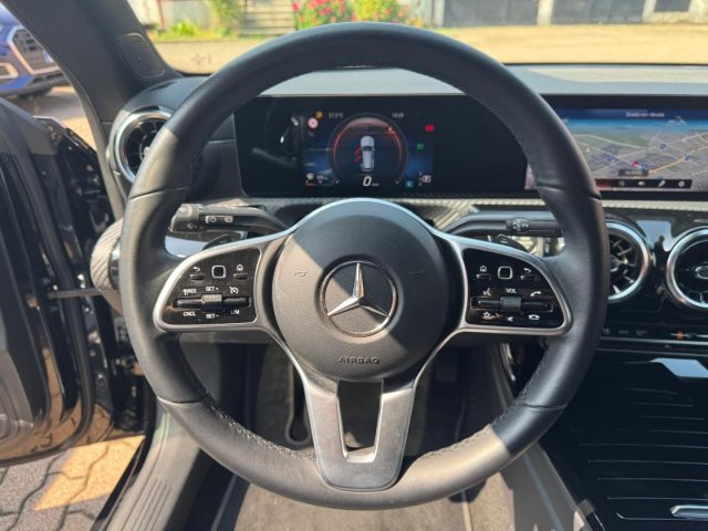 MERCEDES-BENZ CLA 180 usata, con Chiusura centralizzata