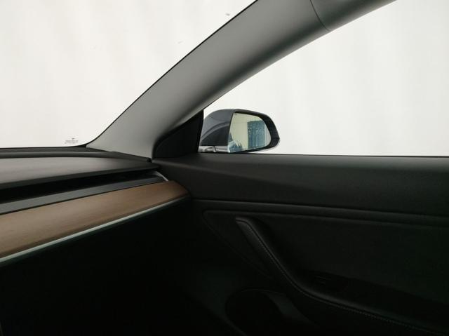 TESLA Model 3 usata, con USB